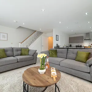 luxury-duplex-2-bed-apartment-fruit-market-marina.yorkshirehotels.net/